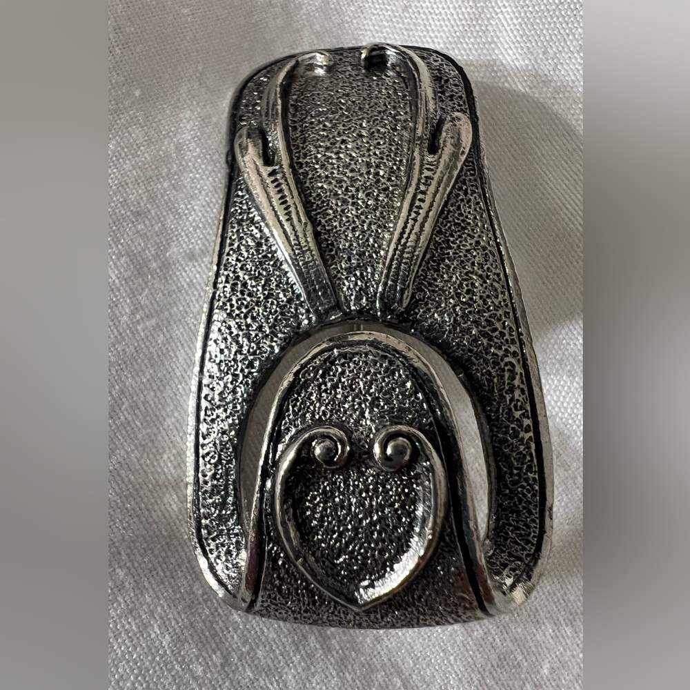 Sarah Coventry Vintage 1973 Split Trick Antiqued Silver Tone Brooch Pin & Hook